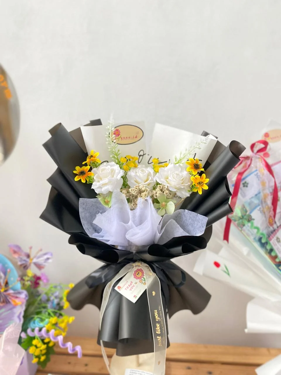 Bouquet Bunga Mawar "Midnight Elegance"
